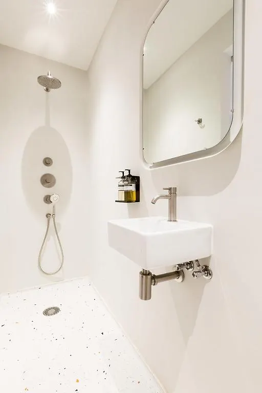 Kith & Kin Boutique Apartments Amsterdam Netherlands